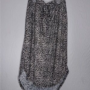 ✨3 for $20✨SHEIN Black and White High Low Skirt